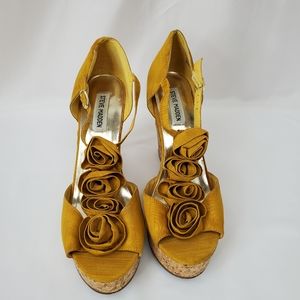 Steve Madden Mustard Yellow Floral Heels